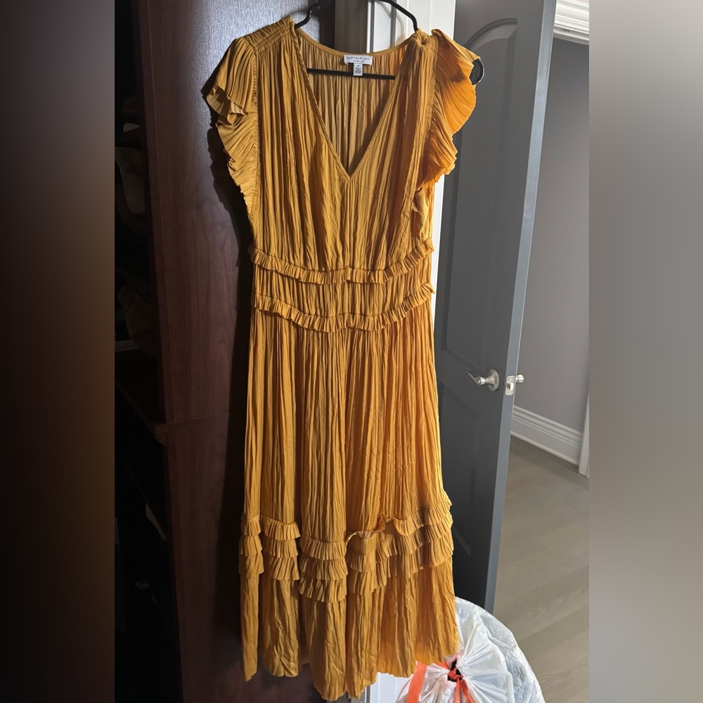 Elegant Gold Pleated Dress